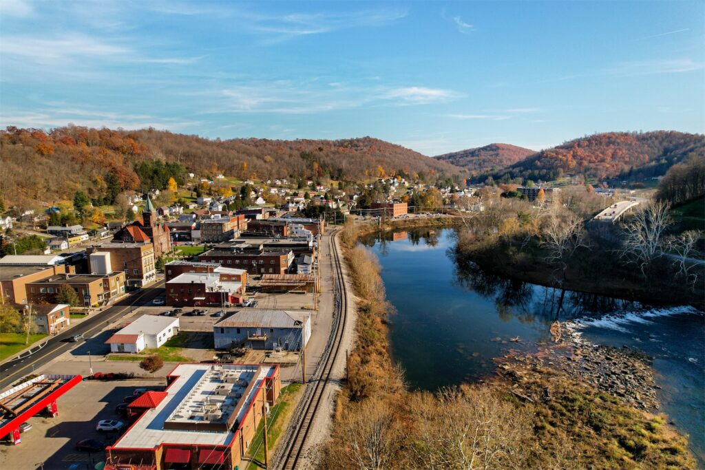 A drone overhead shot of the Tyrgart Valley River in the fall